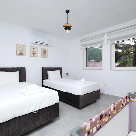 Kismet Villa *